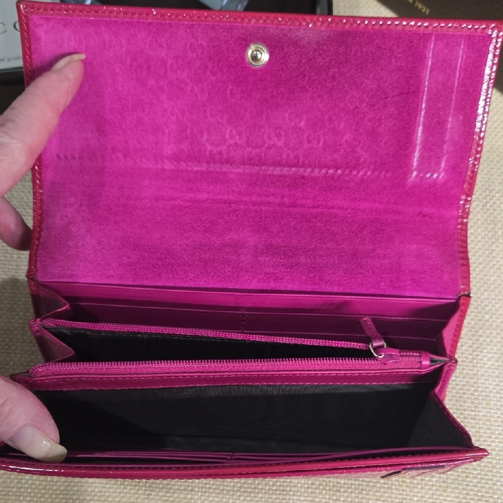 Gucci Magenta Patent Leather Wallet EUC - Picture 4 of 16